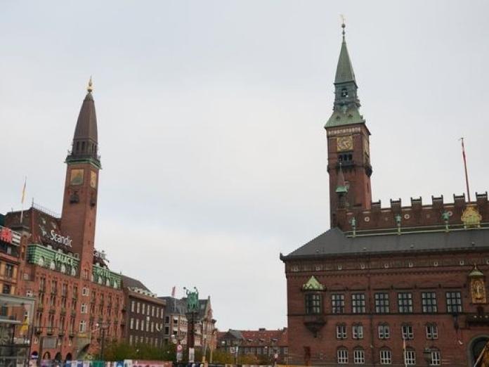 Københavns Rådhus set fra Rådhuspladsen